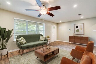 4712 Frontier Trail in Austin, TX - Foto de edificio - Building Photo
