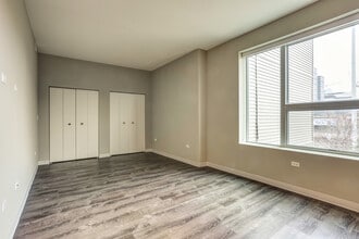 851 W Grand Ave in Chicago, IL - Building Photo - Building Photo