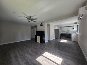 1060-KE1060 15th St NE in Salem, OR - Building Photo - Building Photo