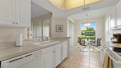 9582 Hemingway Ln in Ft. Myers, FL - Foto de edificio - Building Photo