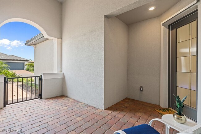 17440 Corsini Dr in Ft. Myers, FL - Foto de edificio - Building Photo