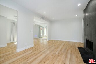 5923 Etiwanda Ave in Los Angeles, CA - Building Photo - Building Photo