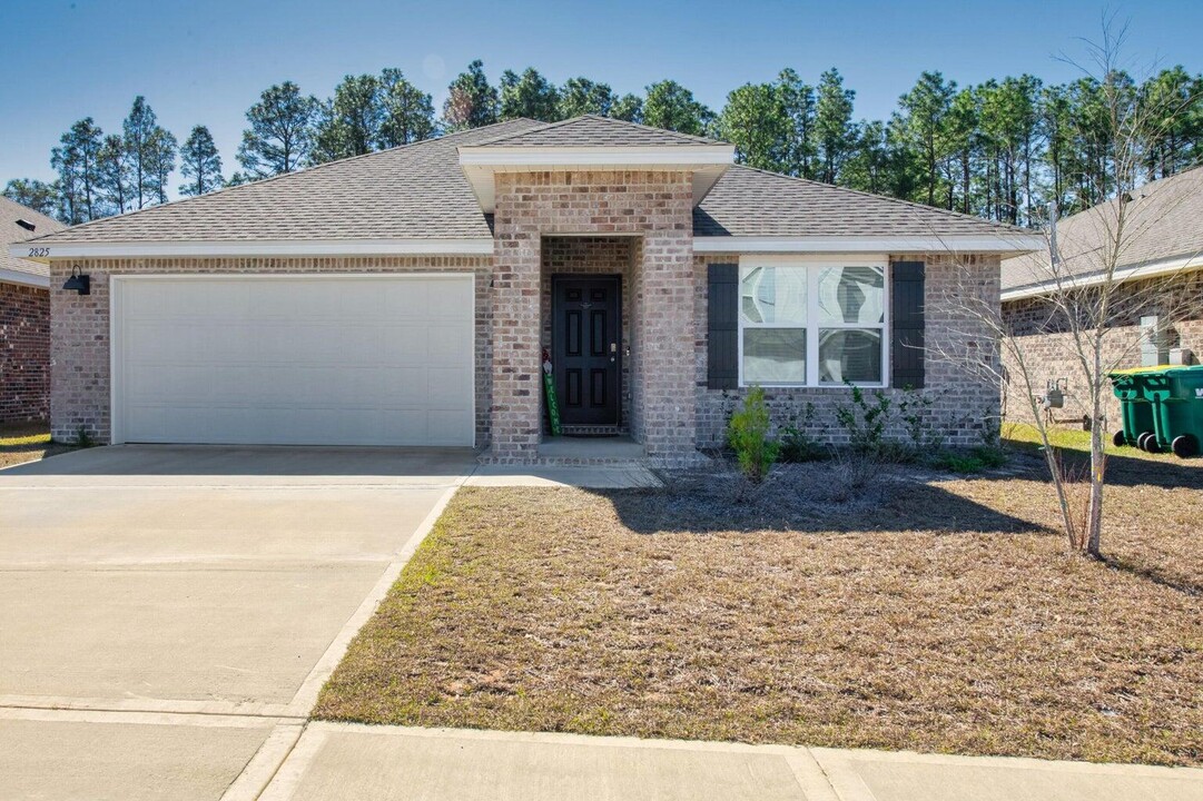 2825 Patriot Ridge Dr in Crestview, FL - Building Photo