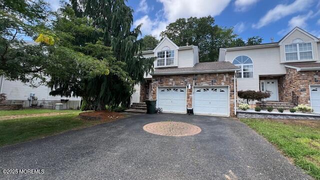 property at 33 Kinglet Ave