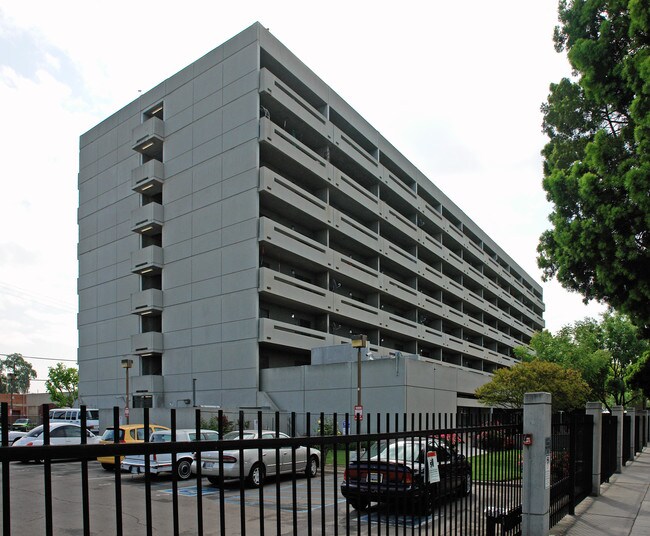 Fresno Silvercrest in Fresno, CA - Foto de edificio - Building Photo