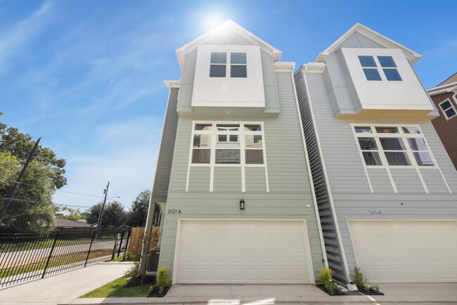 property at 2121 Hoskins Dr