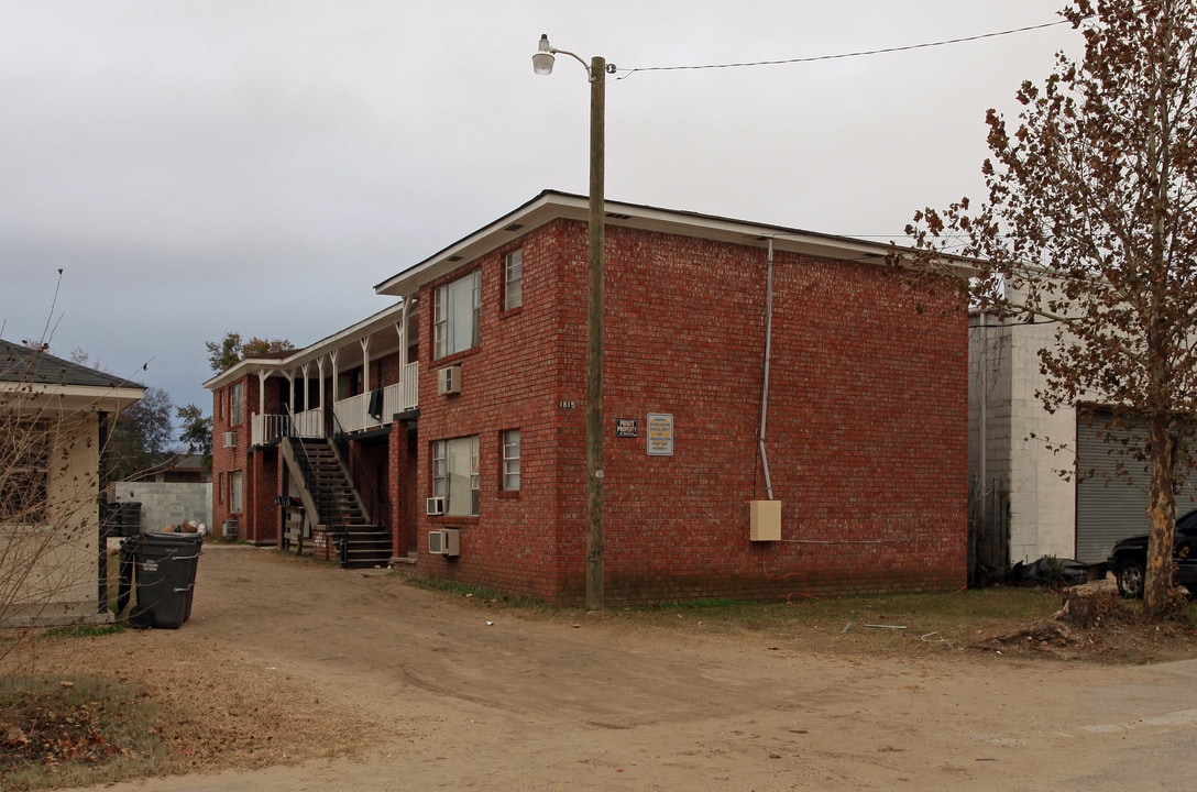 1815 Calvert St in North Charleston, SC - Building Photo