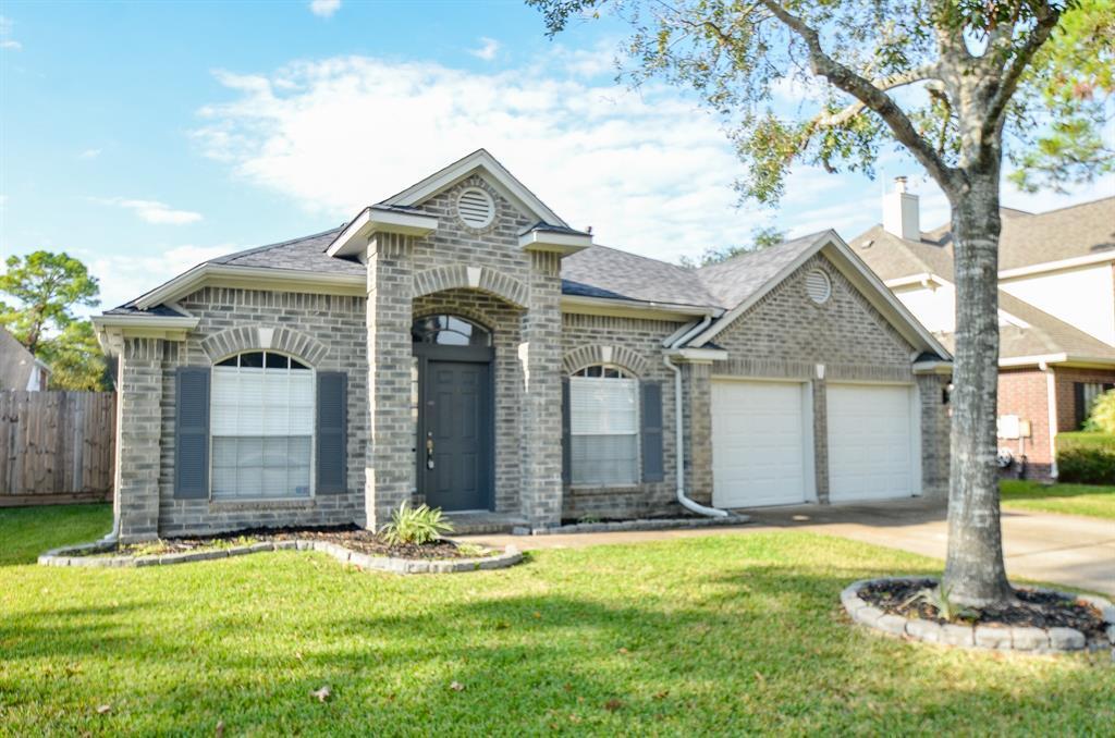 1206 Woodchase Dr in Pearland, TX - Building Photo