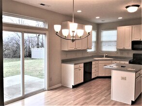 1247 Turfway Dr in Avon, IN - Foto de edificio - Building Photo