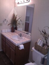525 Cooper Ave, Unit 2 in Yuba City, CA - Foto de edificio - Building Photo