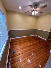 8220 S Coles Ave, Unit 1R in Chicago, IL - Building Photo - Building Photo