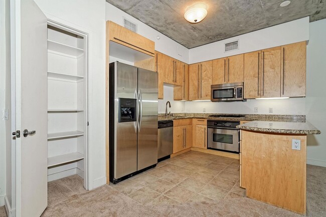 801 Ash St, Unit 204 in San Diego, CA - Building Photo - Building Photo