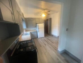 718 Washington Ave, Unit Right Side in Dunkirk, NY - Building Photo - Building Photo