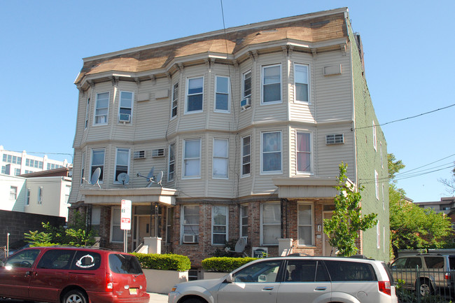 14-16 Berkeley Pl in Jersey City, NJ - Building Photo - Building Photo