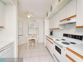 1502 Cayman Way in Coconut Creek, FL - Foto de edificio - Building Photo