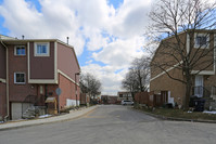 120-150 Bamburgh Cir in Toronto, ON - Building Photo - Building Photo