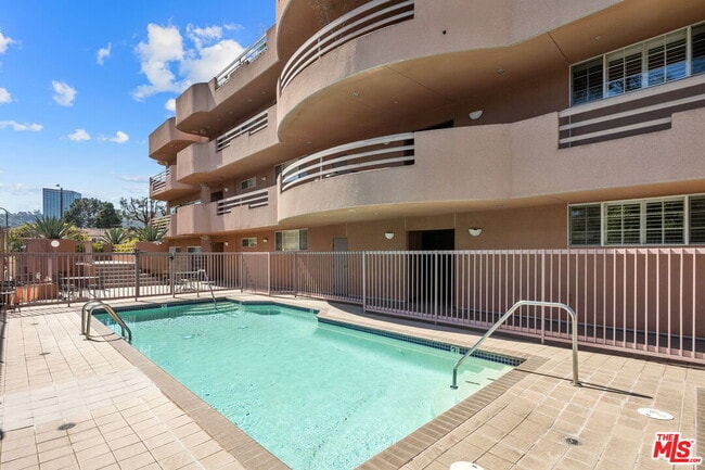 4310 Cahuenga Blvd in Los Angeles, CA - Building Photo - Building Photo
