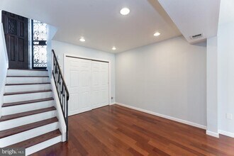 2010 Green St in Philadelphia, PA - Building Photo - Building Photo