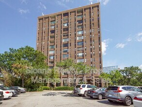 14 Lockwood Dr in Charleston, SC - Building Photo - Building Photo