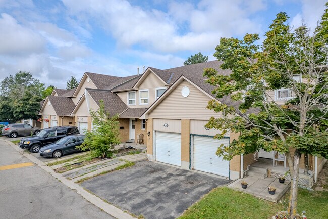 Fletchers Creek in Mississauga, ON - Building Photo - Primary Photo