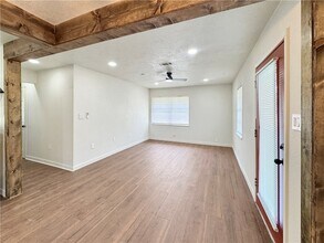 603 W Evans St in Hearne, TX - Foto de edificio - Building Photo