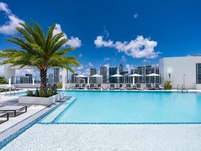 Modera Riverside in Miami, FL - Foto de edificio - Building Photo