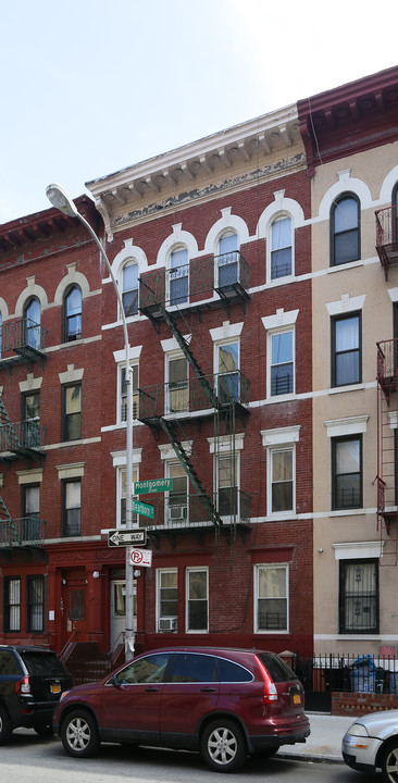 372 Montgomery Street in Brooklyn, NY - Building Photo