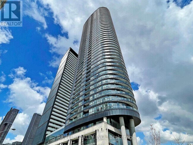 585-1585 Bloor St E in Toronto, ON - Building Photo - Building Photo