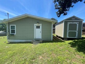 669 Fort Graham in Whitney, TX - Building Photo