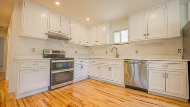 25 Oakleaf Dr in Waterbury, CT - Building Photo - Building Photo