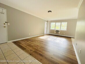 14 Windsor Terrace in Freehold, NJ - Building Photo - Building Photo