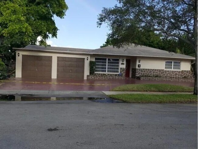 1700 NW 27th Terrace in Fort Lauderdale, FL - Building Photo - Building Photo