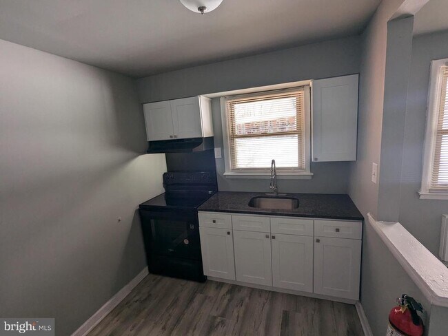 20 Fort Sumpter Rd in Pennsville Township, NJ - Foto de edificio - Building Photo