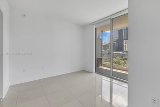 92 SW 3rd St, Unit 1403 in Miami, FL - Building Photo - Building Photo