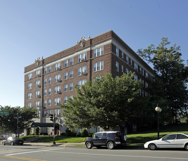 Castlereagh Apartments in University City, MO - Foto de edificio - Building Photo