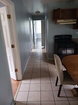 8418 S Escanaba Ave in Chicago, IL - Building Photo
