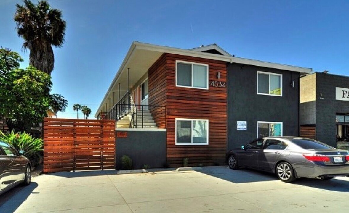 4534 30th St in San Diego, CA - Foto de edificio