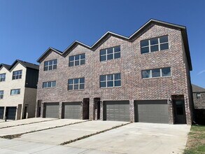 2614 SW Livingston Square in Bentonville, AR - Foto de edificio - Building Photo