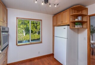 7727 Vía Capri in Burbank, CA - Building Photo - Building Photo