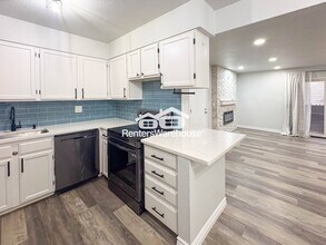 12073 E Harvard Ave in Aurora, CO - Foto de edificio - Building Photo