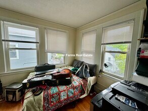 58 Brock St, Unit 3 in Boston, MA - Foto de edificio - Building Photo