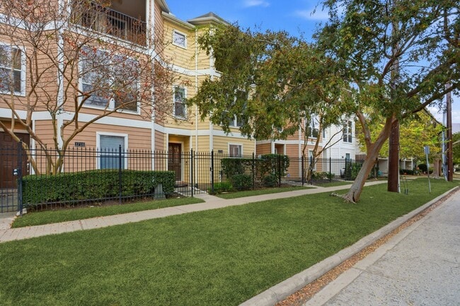 property at 1714 W Webster St