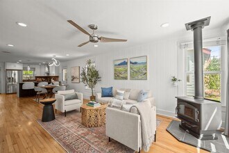 1184 Navasota St in Austin, TX - Building Photo - Building Photo