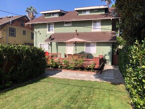 2650 Van Buren Pl in Los Angeles, CA - Foto de edificio - Building Photo