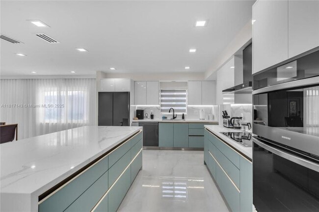 property at 1045 Hollywood Blvd