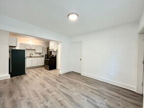 4205 34th Ave W, Unit 4205.5 in Seattle, WA - Building Photo - Building Photo
