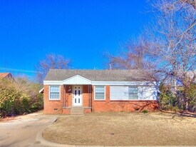 405 E Northrup Dr in Midwest City, OK - Building Photo