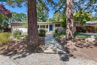 125 Meadow Ln in Orinda, CA - Building Photo - Building Photo