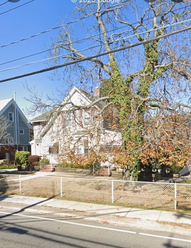 property at 1148 W Broadway