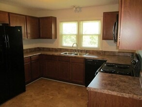 2301 US-52 in Pinnacle, NC - Building Photo - Building Photo